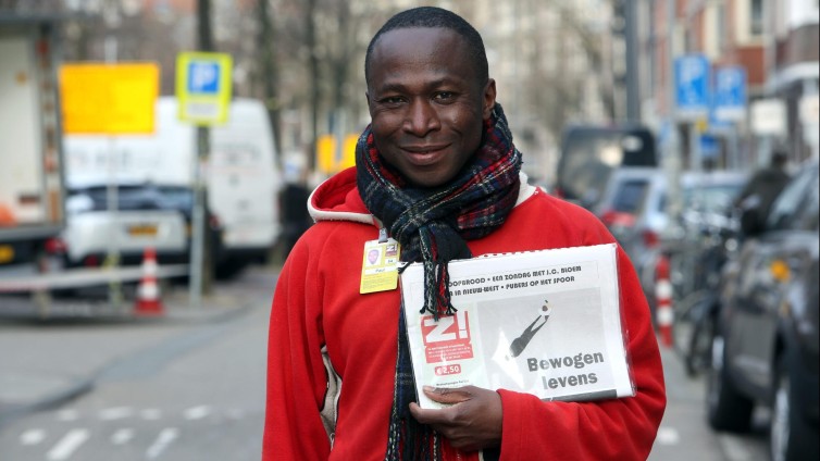 Amsterdamse straatkrantverkopers krijgen hulp van Studio Z, bestaande uit vrijwillige creatieven